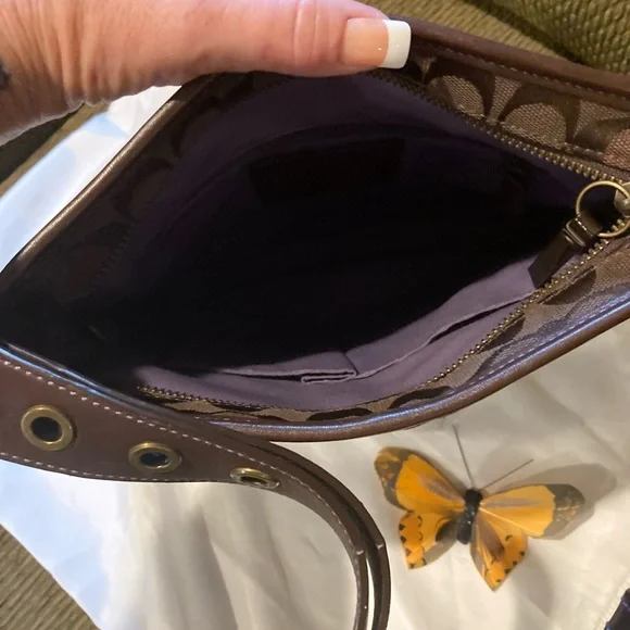 🍁Coach Patchwork Monogram Logo Shoulder Bag. Great Condition! $50/make offer🍂 - Picture 3 of 11